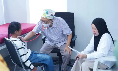 dr. Opi ketika melakukan program CSR